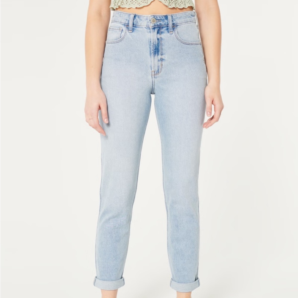 Hollister Ultra High-Rise Light Wash Mom Jeans